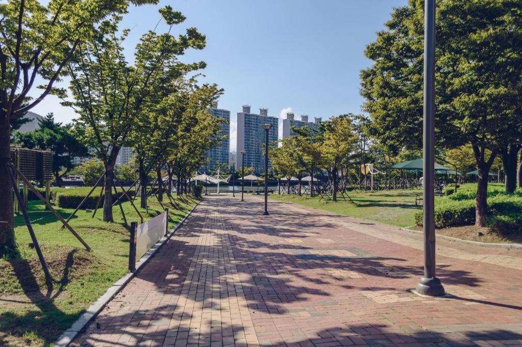 Ramada Encore By Wyndham Busan Haeundae Exterior photo